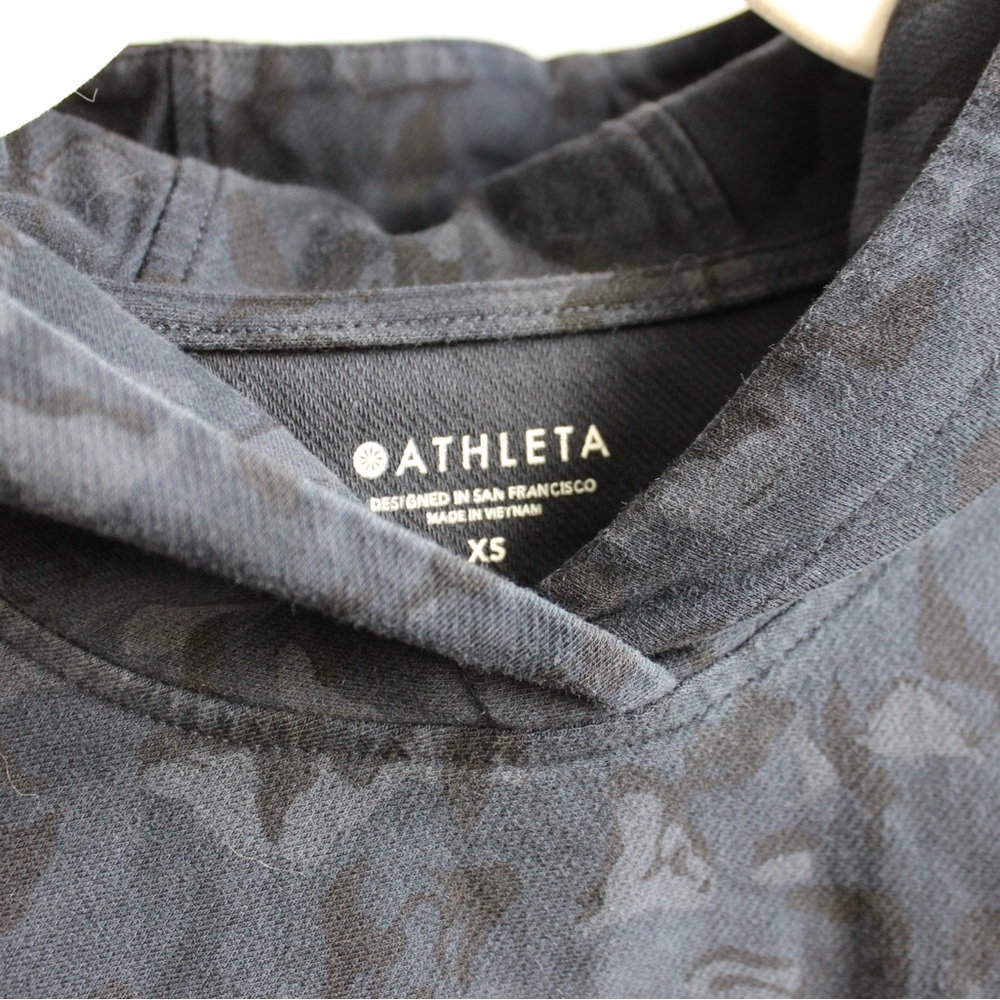 Athleta, Farallon Printed Sweatshirt, Stratum Camo Navy, Size: XS. - Picture 5 of 5